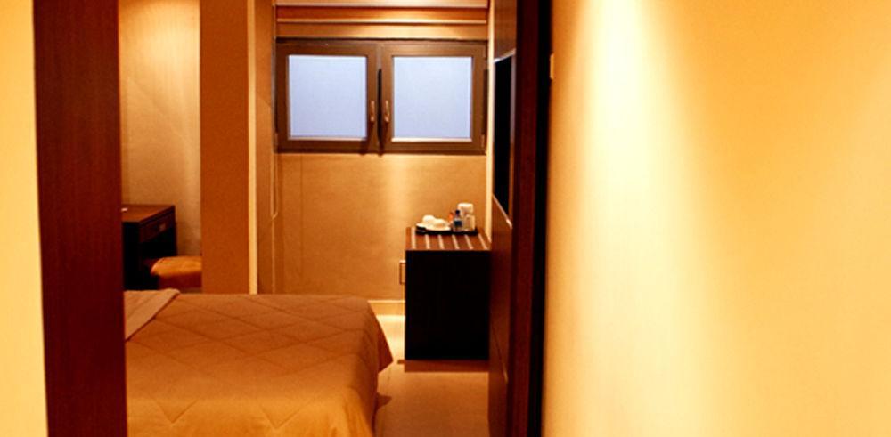 Frankie'S Foods And Rooms Accra Bagian luar foto