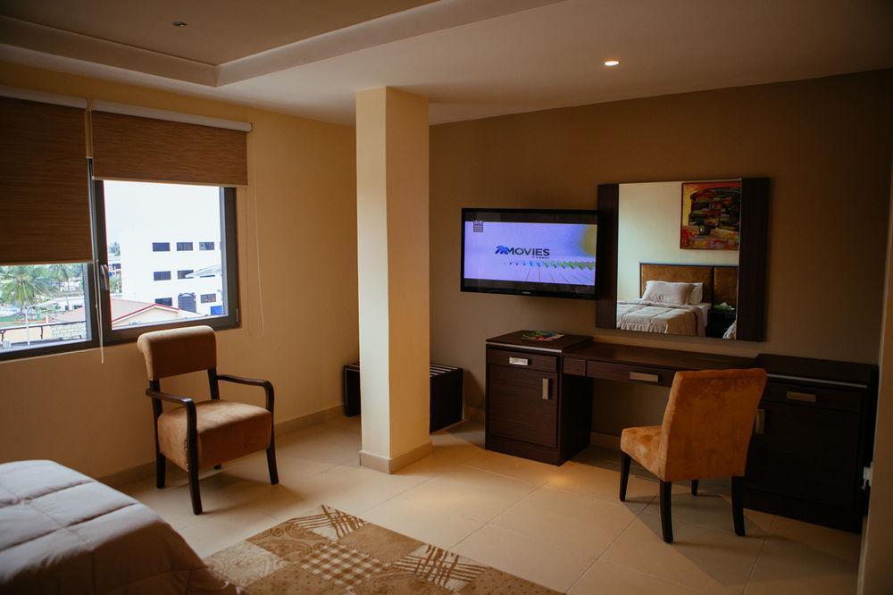 Frankie'S Foods And Rooms Accra Bagian luar foto