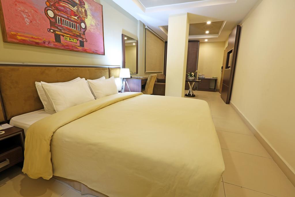Frankie'S Foods And Rooms Accra Bagian luar foto