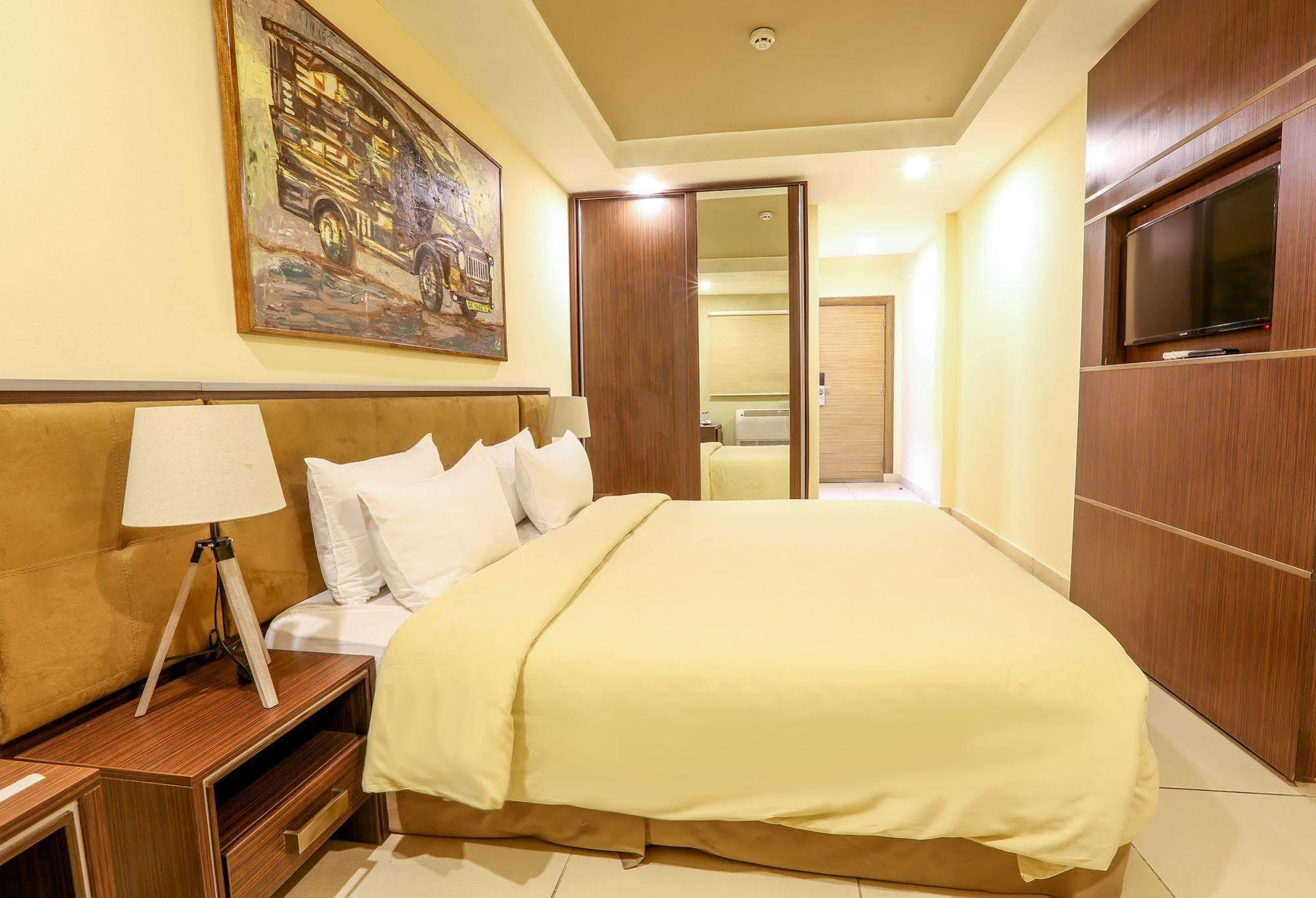 Frankie'S Foods And Rooms Accra Bagian luar foto