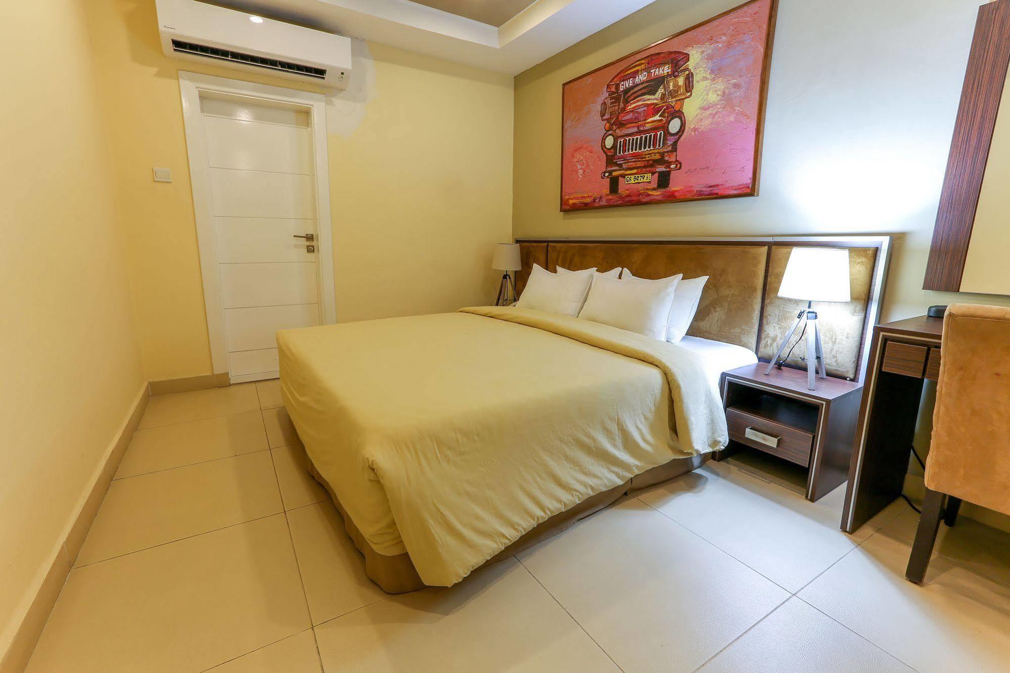 Frankie'S Foods And Rooms Accra Bagian luar foto