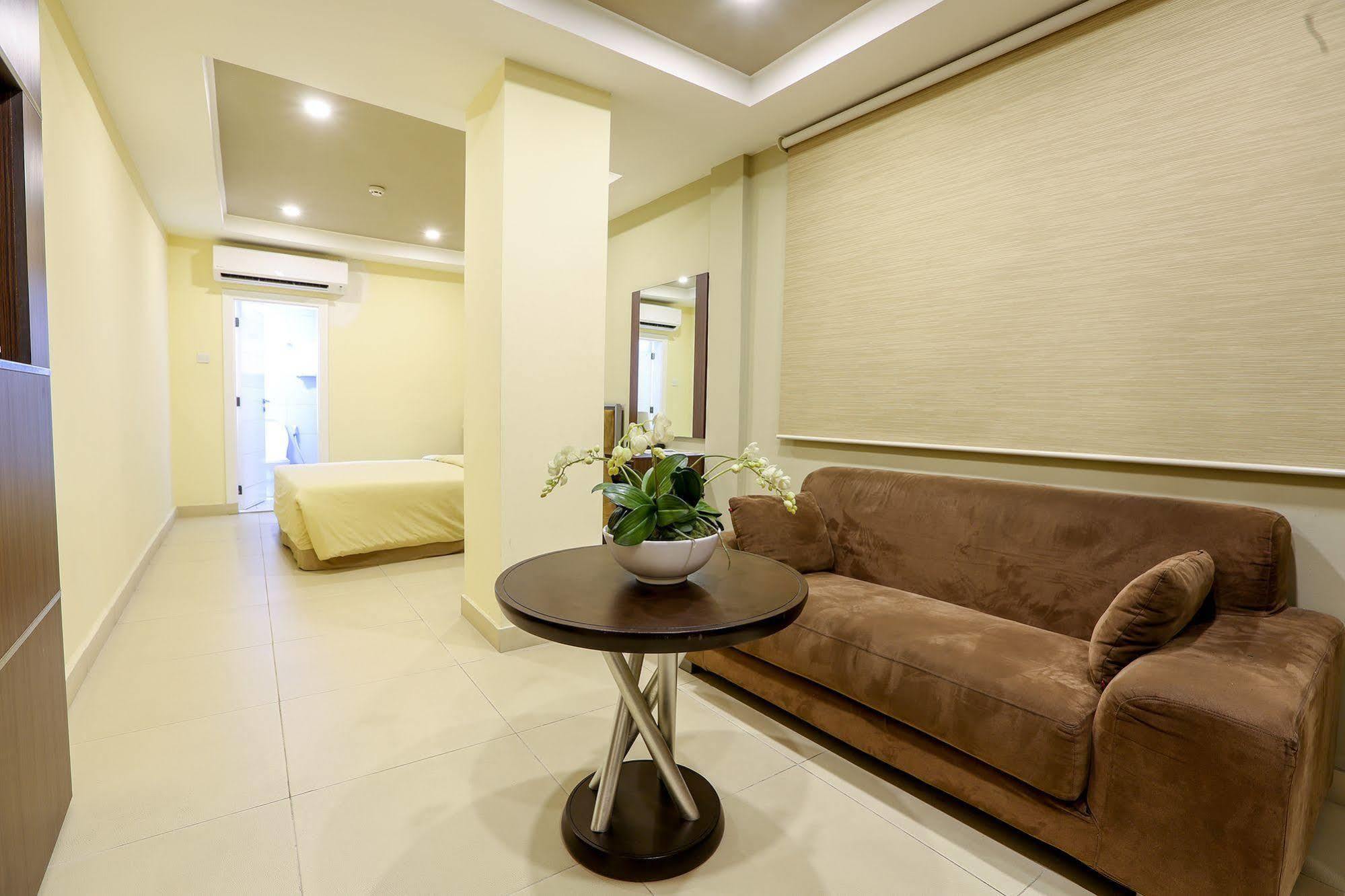 Frankie'S Foods And Rooms Accra Bagian luar foto