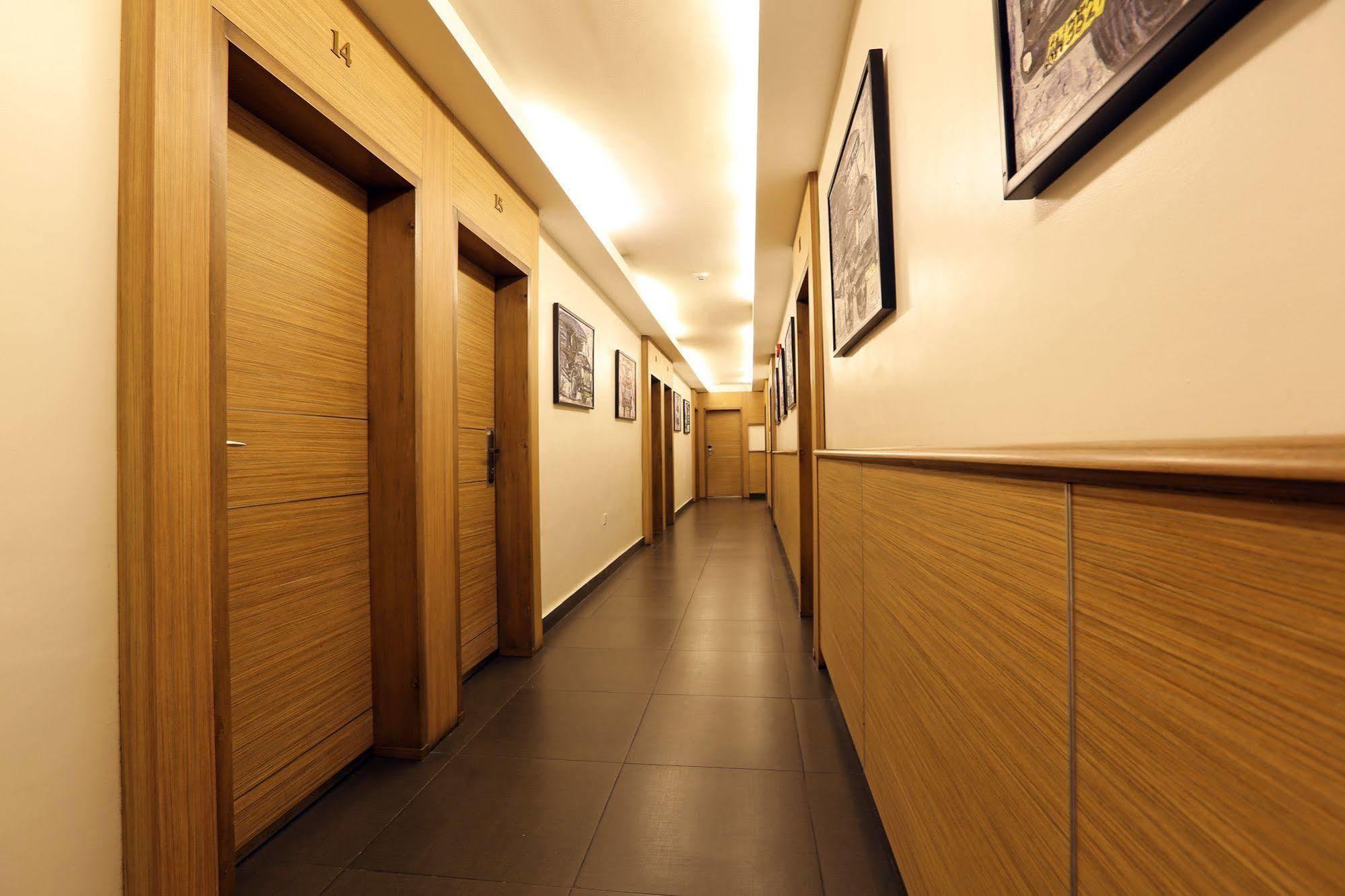 Frankie'S Foods And Rooms Accra Bagian luar foto